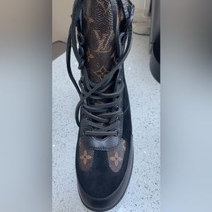 LAUREATE PLATFORM DESERT BOOT